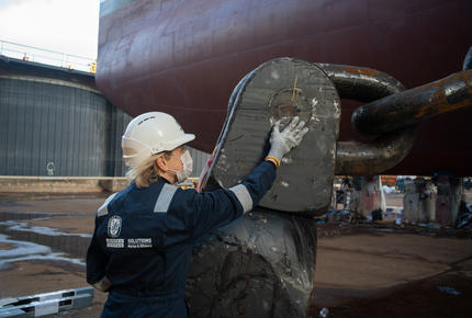 Picture of Claire Peytavin inspecting a propeller